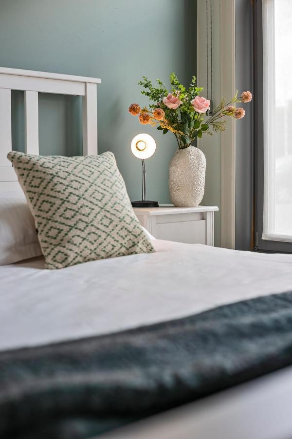 Huswell - Charming Getaway In The Historical City Center Brygge Exteriör bild